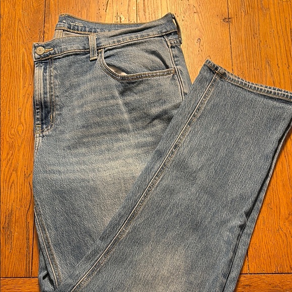 Old Navy WOW Boyfriend Straight Jeans - Picture 2 of 4